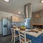 فيلة Casa Andrea 12 *